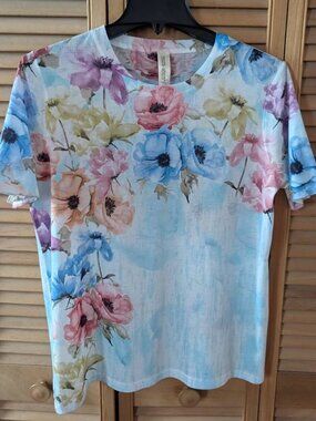 Women's Endless Designs Pastel Multi-Colored Floral Print S/S Top - Size Medium